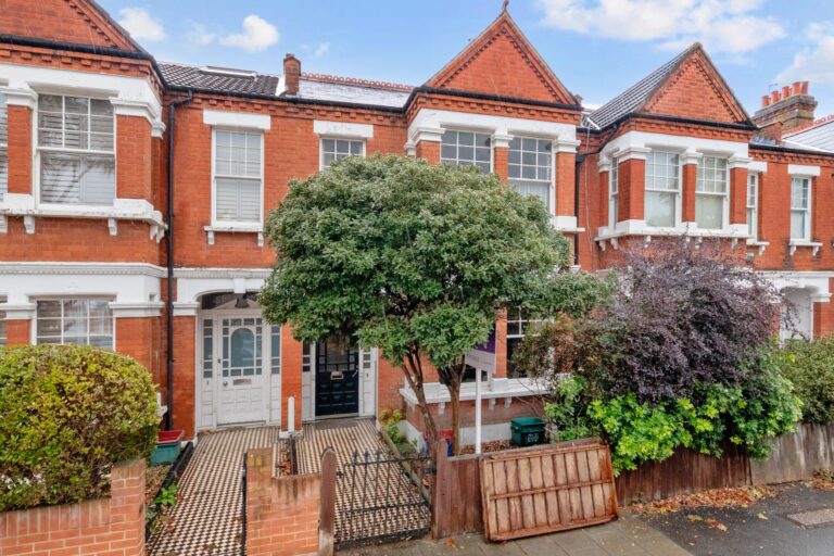 images of property on Wavendon Avenue
