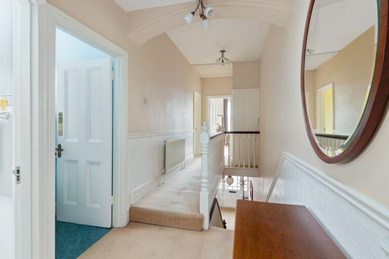 images of property on Wavendon Avenue