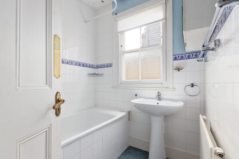images of property on Wavendon Avenue