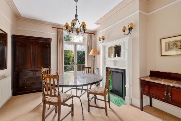 images of property on Wavendon Avenue