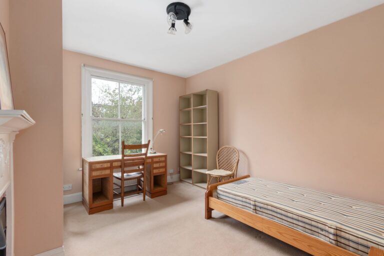 images of property on Wavendon Avenue