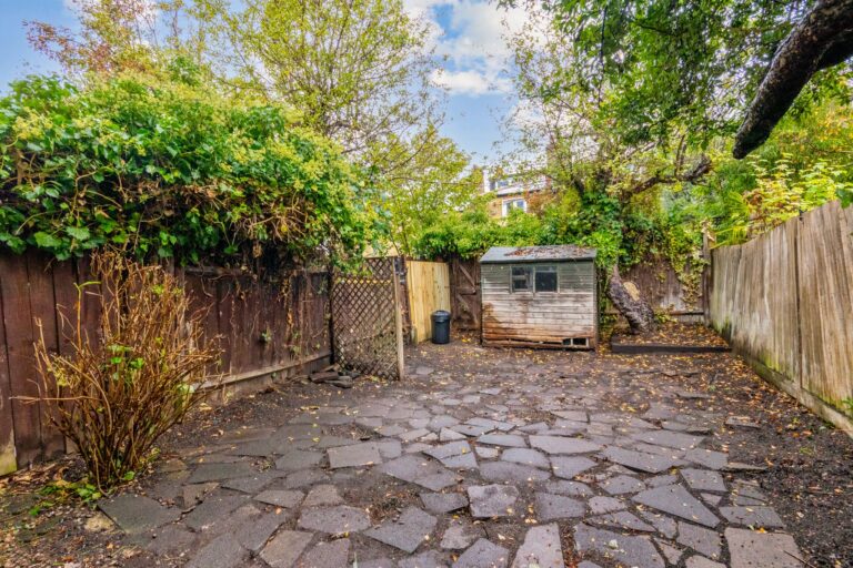 images of property on Wavendon Avenue