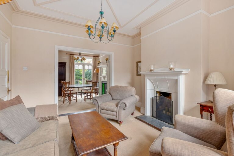 images of property on Wavendon Avenue