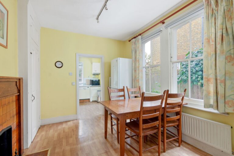 images of property on Wavendon Avenue
