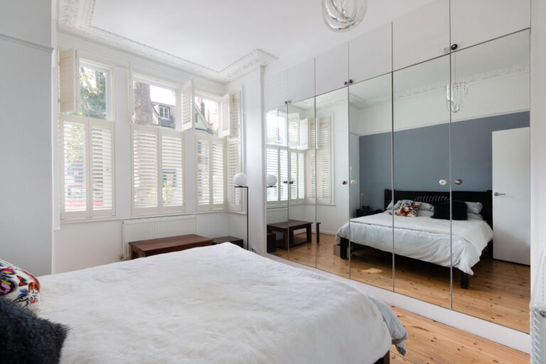 images of property on Thornton Avenue