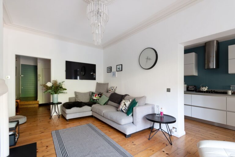 images of property on Thornton Avenue