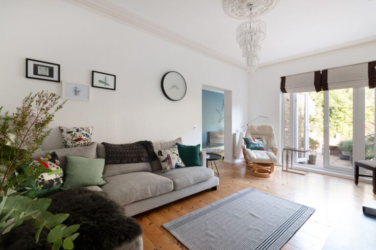 images of property on Thornton Avenue