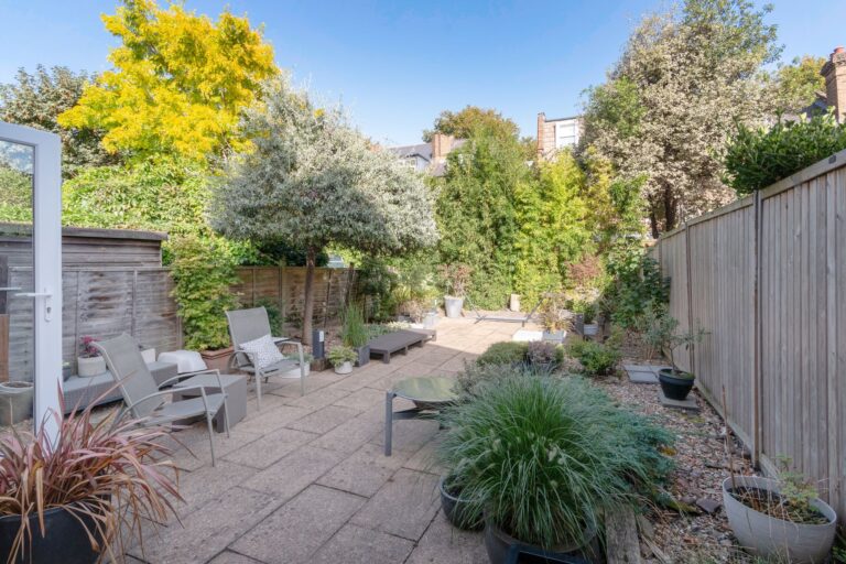images of property on Thornton Avenue