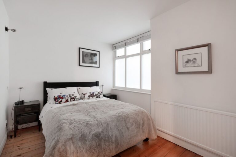 images of property on Thornton Avenue