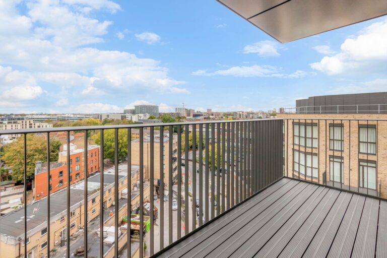 images of property on 414 Chiswick High Road