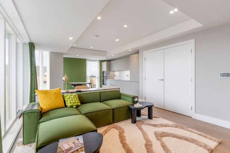 images of property on 414 Chiswick High Road