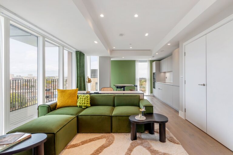 images of property on 414 Chiswick High Road