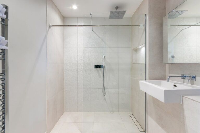 images of property on 414 Chiswick High Road