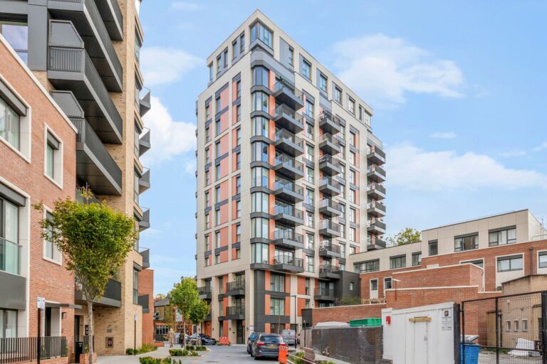 images of property on 414 Chiswick High Road