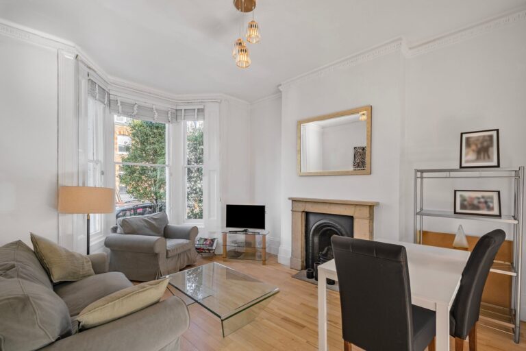 images of property on Brackenbury Gardens