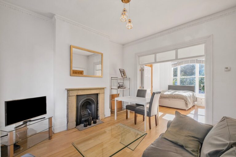images of property on Brackenbury Gardens