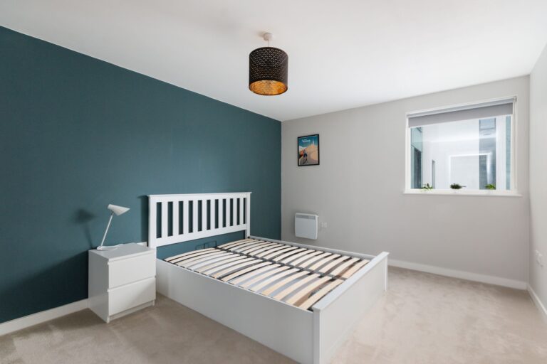 images of property on Pump House Crescent