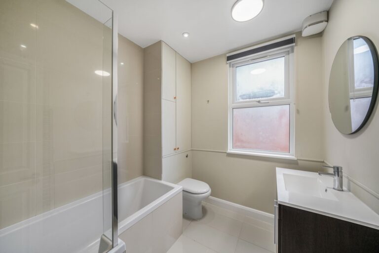 images of property on Cobbold Road