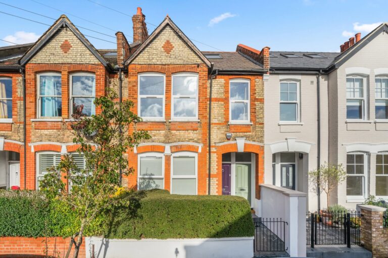 images of property on Cobbold Road