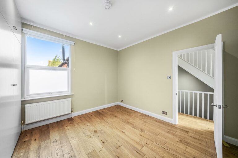 images of property on Cobbold Road