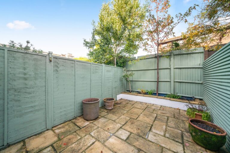 images of property on Cobbold Road