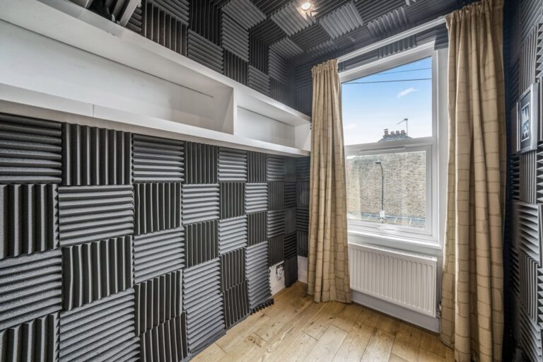 images of property on Cobbold Road