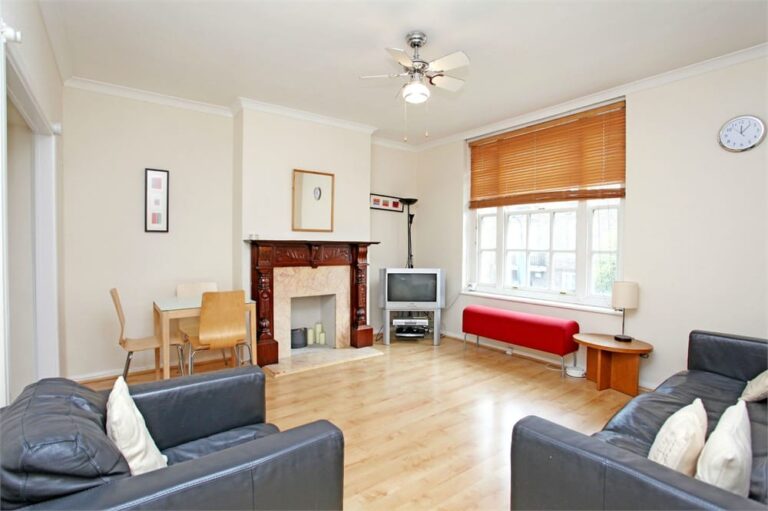 images of property on Riverside Gardens