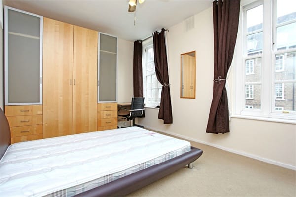 images of property on Riverside Gardens