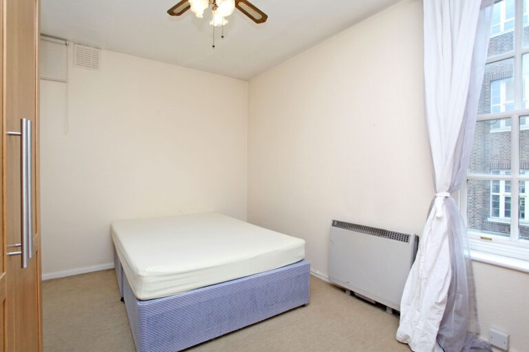 images of property on Riverside Gardens