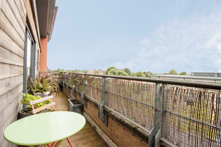images of property on Invermead Close
