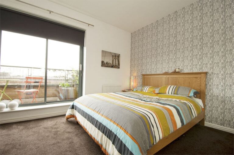 images of property on Invermead Close