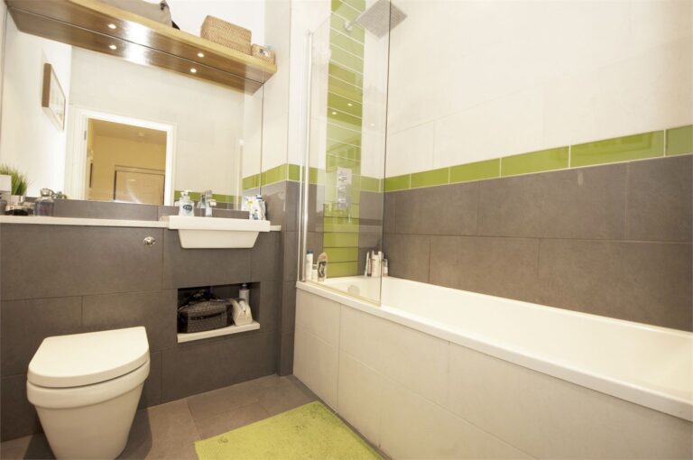 images of property on Invermead Close