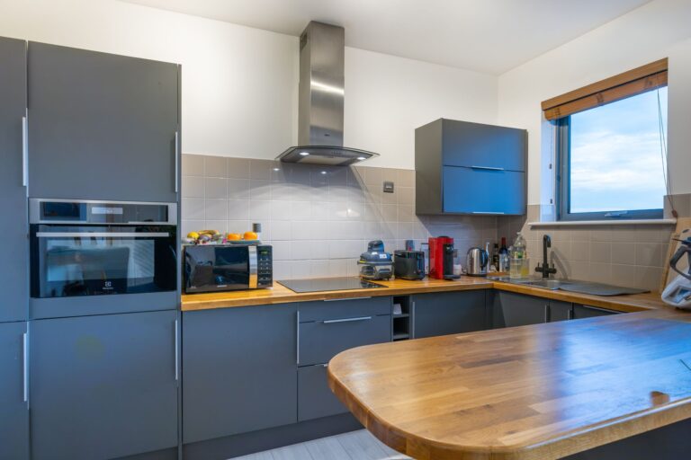 images of property on Invermead Close