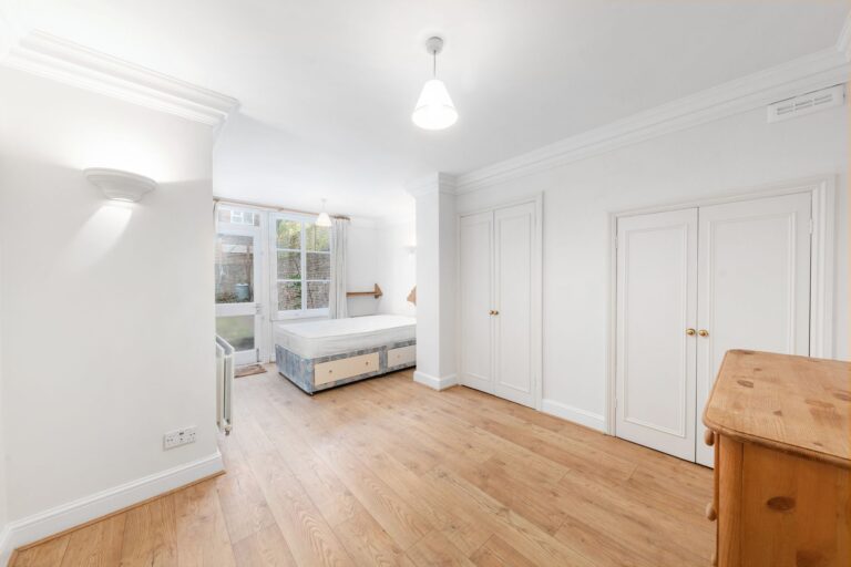 images of property on Benbow Road
