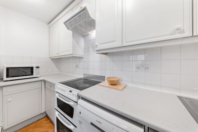 images of property on Benbow Road
