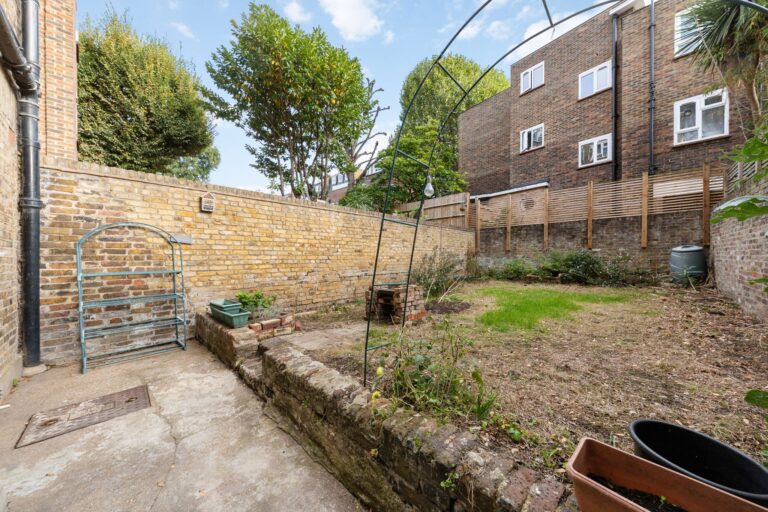 images of property on Benbow Road