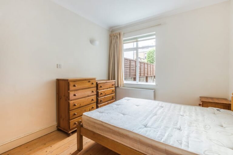 images of property on Gayford Road