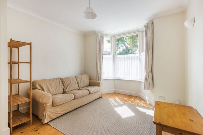 images of property on Gayford Road