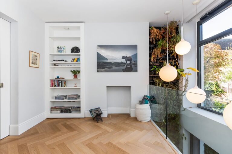 images of property on Devonport Road