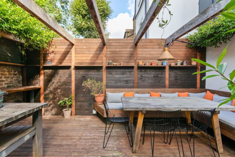 images of property on Devonport Road