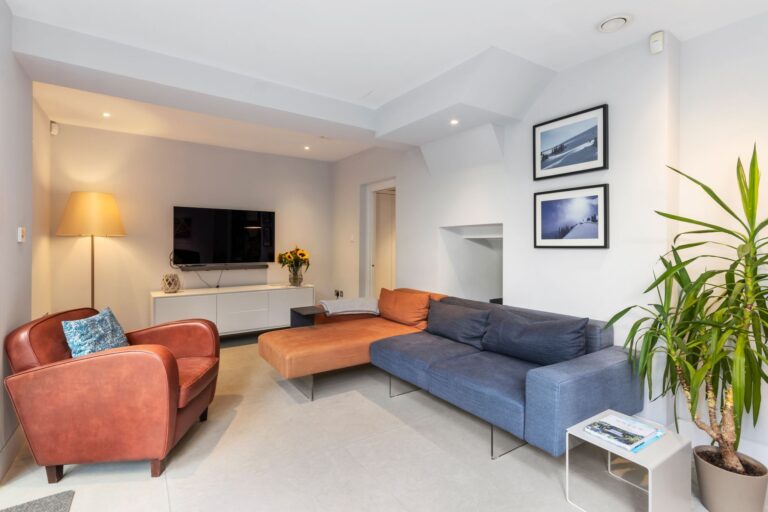 images of property on Devonport Road