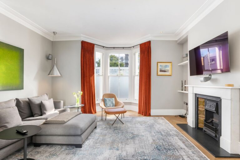 images of property on Devonport Road