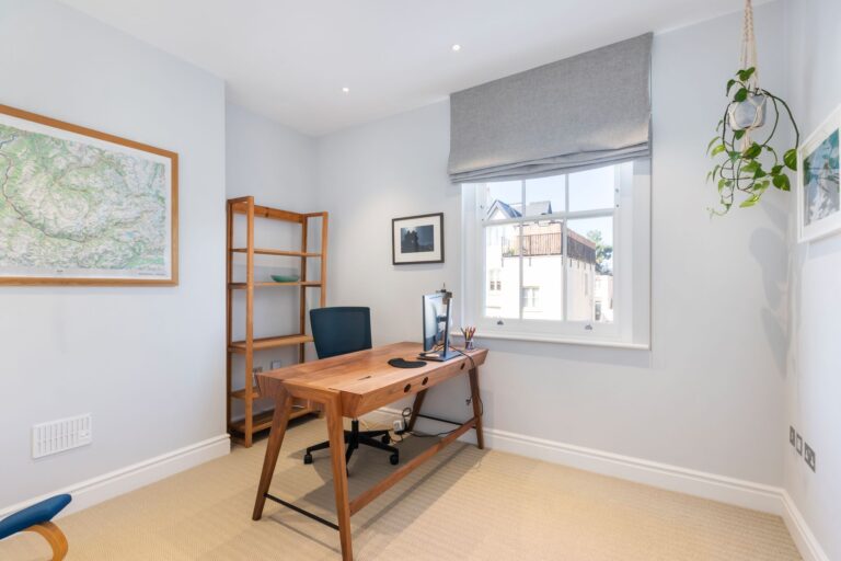 images of property on Devonport Road