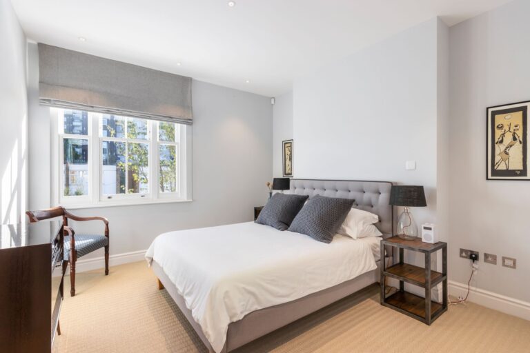 images of property on Devonport Road