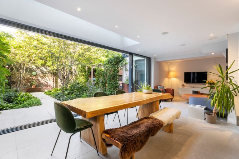 images of property on Devonport Road